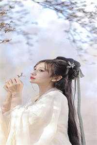 我只想抱大腿，清冷大佬却被钓疯在线